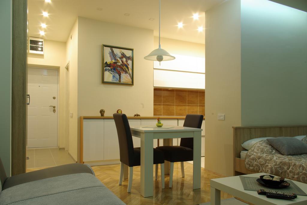 Square Studio Apartment นิส ภายนอก รูปภาพ