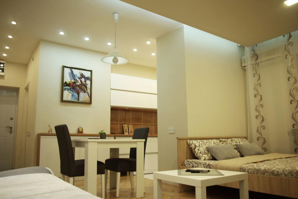 Square Studio Apartment นิส ภายนอก รูปภาพ